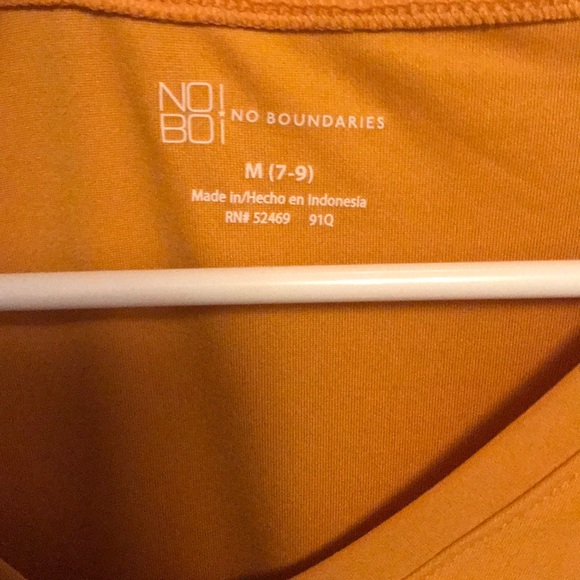 A yellow shirt - Picture 2 of 2